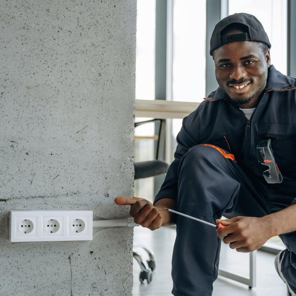 Dienst elektrotechniek met monteur Diensten elektrotechniek met monteur