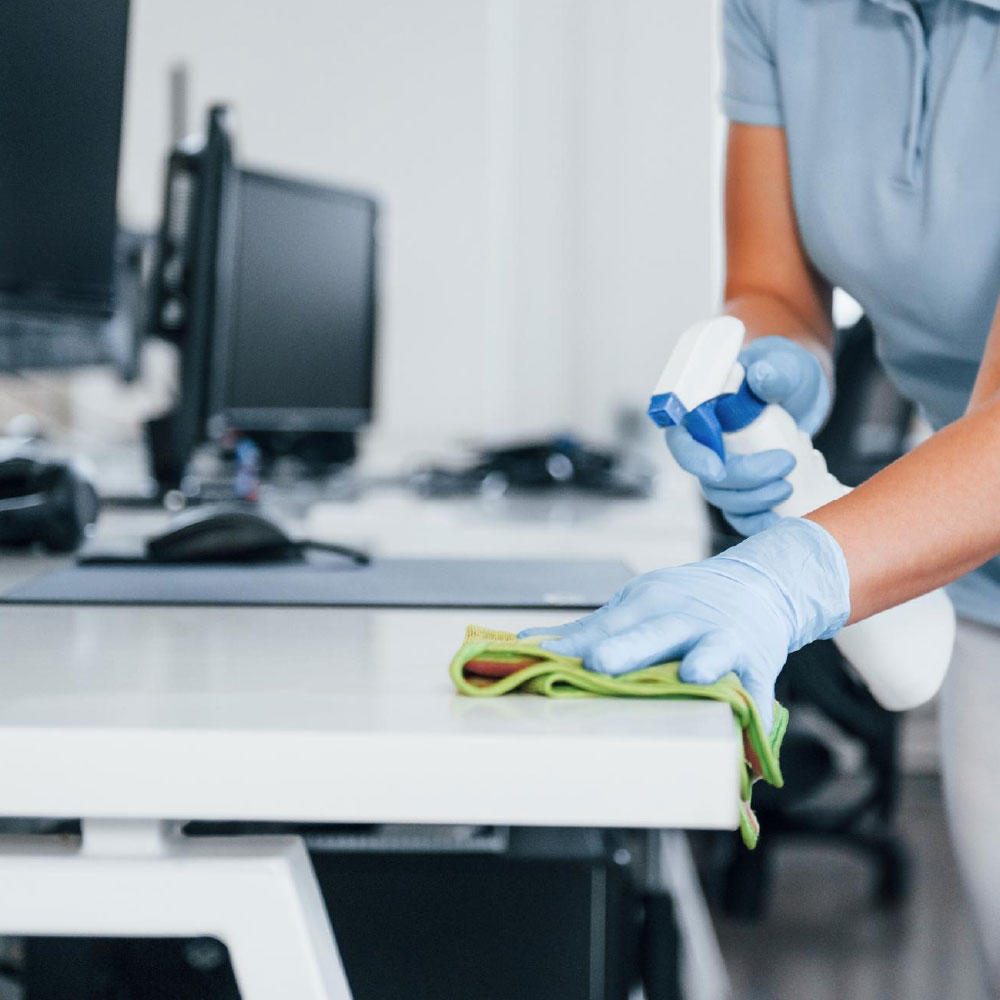 Dienst interieurreiniging met schoonmaakhulp Dienst interieurreiniging met schoonmaakhulp